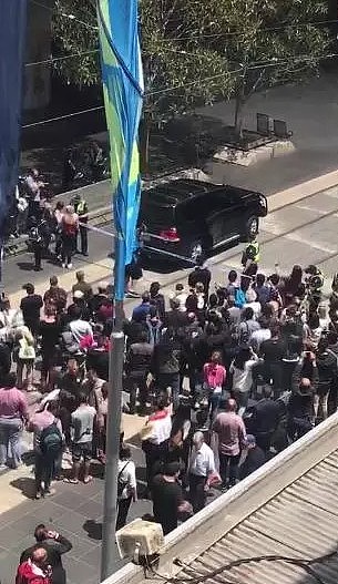 更新: 墨尔本CBD疑上演警匪追击战! 车撞人群当街响枪! 已致4死20伤! - 7