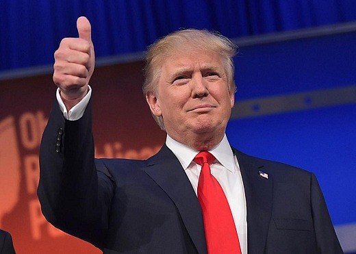 483208412-real-estate-tycoon-donald-trump-flashes-the-thumbs-up.jpg.CROP.promo-xlarge2.jpg.jpg,0