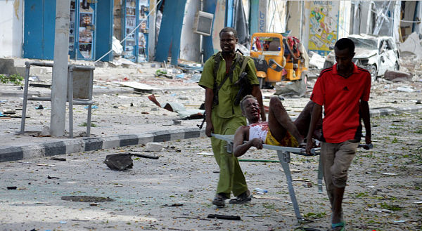 索马里摩加迪沙酒店发生两次爆炸袭击 造成多人受伤 - 3
