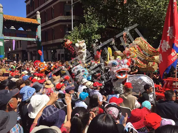 现场盛况! “中国·墨尔本”火爆现场! 舞龙足足半条街长, 横穿整个唐人街! 整个CBD到处都是人! - 35