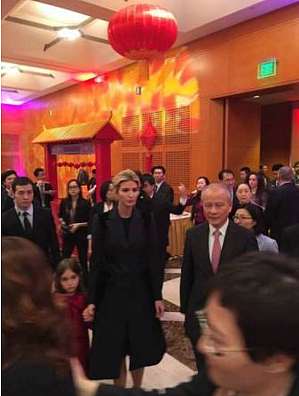 伊万卡拜访中国大使馆庆春节 女儿要了一兔子剪纸 - 6