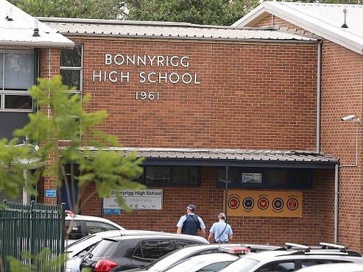 悉尼高中Bonnyrigg血案进展:亚裔男生连捅3人保释被拒 今日将受审(图) - 6