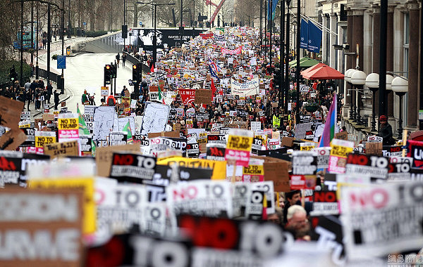 世界多地爆发大规模游行 抗议
