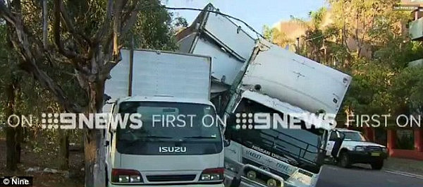 悉尼Homebush West一交通要道3辆卡车相撞 早高峰交通受阻 - 1