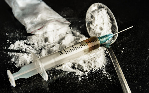 bigstock-Drug-Syringe-And-Cooked-Heroin-76081889.jpg,0
