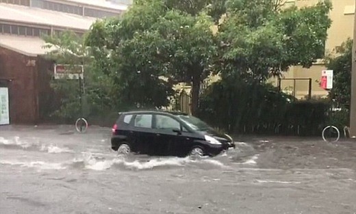 暴雨太可怕!西悉尼公寓楼遭暴雨侵袭马上要塌了 上百居民遭紧急疏散!(图) - 4