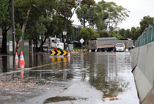 暴雨太可怕!西悉尼公寓楼遭暴雨侵袭马上要塌了 上百居民遭紧急疏散!(图) - 6