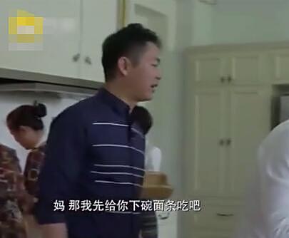 刘强东给母亲下长寿面 奶茶妹妹:在家都是他做饭 - 1