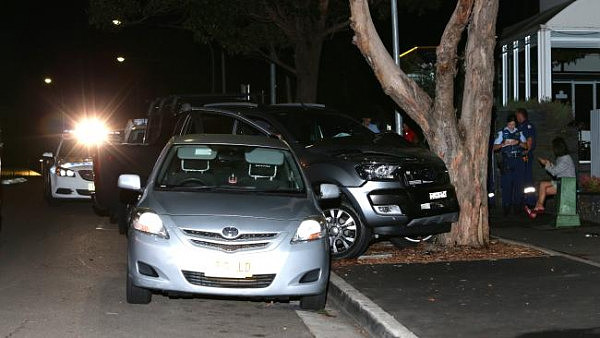 悉尼Rhodes醉酒女和男友深夜街头争吵 一怒之下开车撞树 - 3