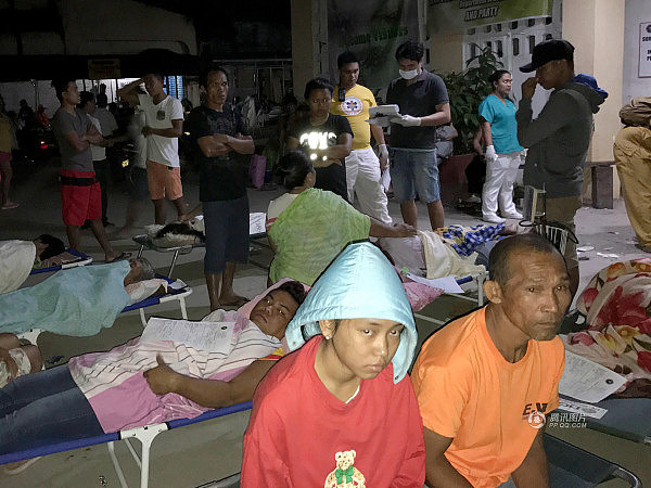 菲律宾地震7人遇难 杜特尔特神情哀伤(组图) - 2