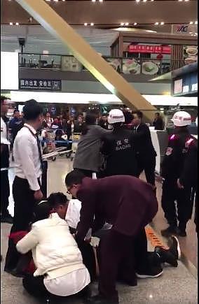 网曝昆明机场乘客与工作人员扭打一团 因航班延误 - 2