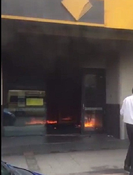 墨尔本亚洲难民银行自焚爆炸案更新!嫌犯出院受审 面临至少90项指控(图) - 6