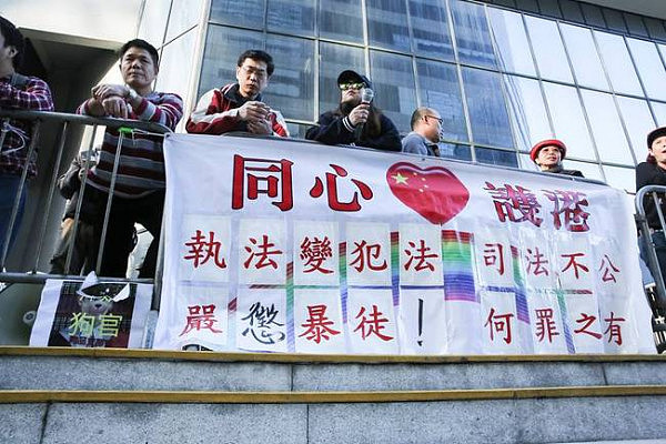 香港7警察殴打“占中者”全部判2年现场有群众落泪 警务处长发表声明：“非常难过”（多图） - 8