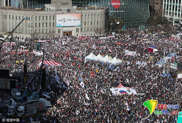 朴槿惠支持者举美国国旗示威:撤销总统弹劾 - 3