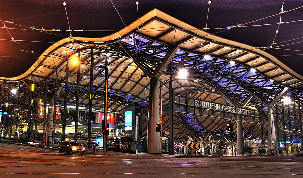 Southern_cross_station_night.jpg,0