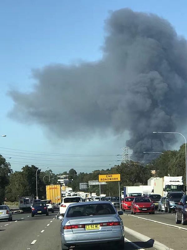 西悉尼突发大火！浓烟冲天或含有毒气体！周边居民已疏散！（视频＋组图） - 15