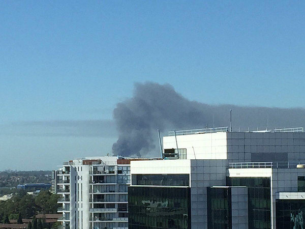 西悉尼突发大火！浓烟冲天或含有毒气体！周边居民已疏散！（视频＋组图） - 5