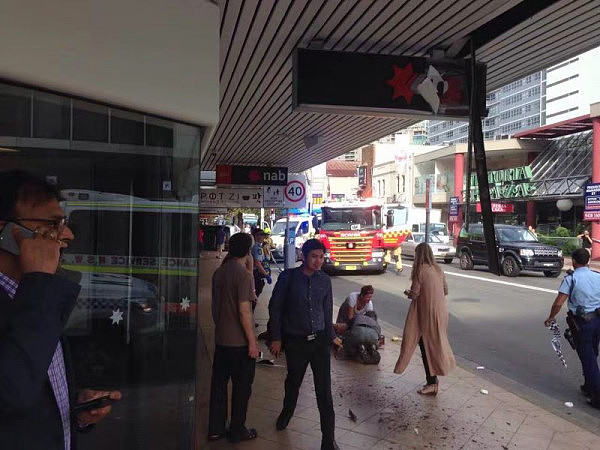 更新：悉尼华人区惨烈车祸中女子重伤危殆！另有至少一名儿童受伤，街边中餐馆遭殃 (现场组图)  - 16
