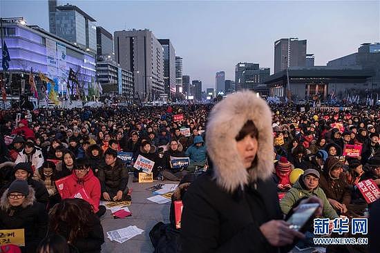 韩国＂挺朴＂＂反朴＂民众分别举行集会 - 8