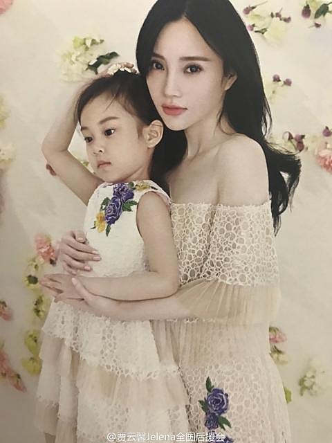 李小璐与女儿拍写真 甜馨长得越来越像妈妈 - 5
