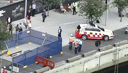 太吓人了!悉尼达令港工地突发事故 天降钢架一男子被砸中当场惨死!(图) - 4
