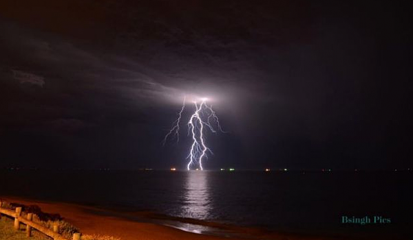 珀斯昨夜狂风暴雨打破降雨记录 绚丽闪电秀引网友狂拍照发推(组图) - 15