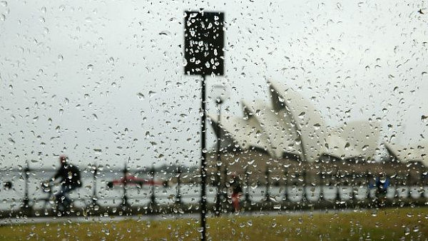 天公不作美！悉尼同性恋大游行受天气影响 游行时间或缩短半小时 - 3