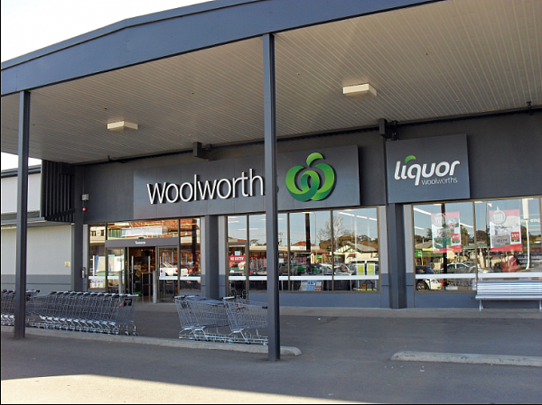 墨尔本一Woolworths疑毒气蔓延！ 顾客员工着急往外逃命！（图） - 2