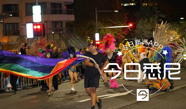 悉尼今夜彩虹色！同性恋狂欢节大游行精彩纷呈 Gay式“广场舞”亮瞎眼 男同现场求婚成功引众人欢呼（组图+视频） - 8