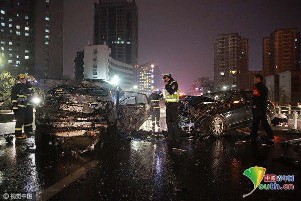 南昌一高架桥三车相撞燃起大火 致1死4伤 - 4