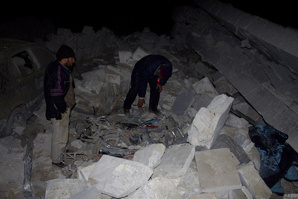 叙利亚阿勒颇一清真寺遭空袭 已致58人死亡 - 3
