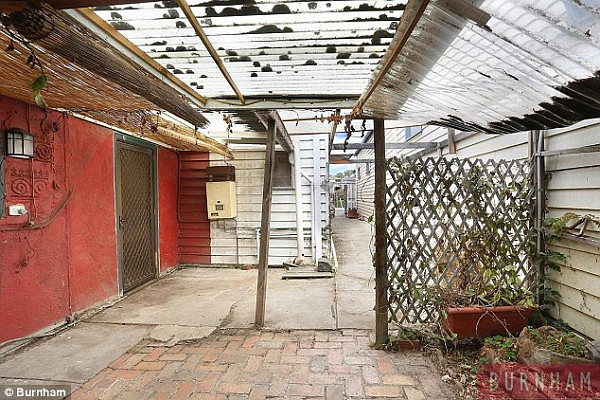 房价直逼悉尼！墨尔本“粉嫩”废弃旧屋拍卖会成功逆袭 仅一个厕所最终成交价$99万(图) - 6
