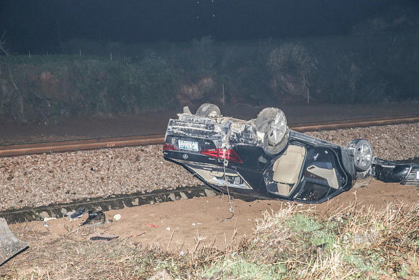 福建泉州轿车被火车拦腰撞飞致2死1伤 - 2