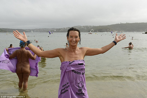 脸红心跳尺度超大！ 逾千人聚集悉尼海滩脱光光 袒胸露乳一丝不挂“裸泳”狂欢！（组图） - 6