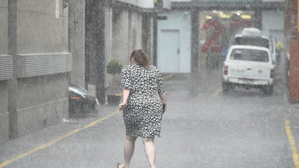 阿德莱德突降大暴雨！上千户居民断电 大量民众被困城中 - 4