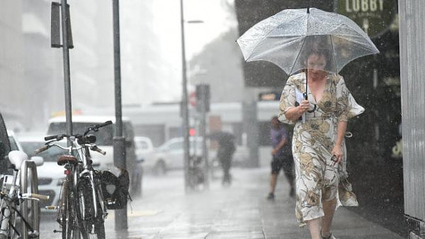 阿德莱德突降大暴雨！上千户居民断电 大量民众被困城中 - 5