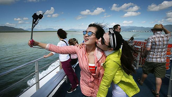 chinese-tourists.jpg,0