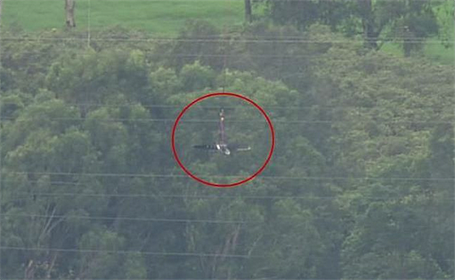 实拍直升机悉尼丛林中“打捞”100公斤螺旋桨 疑事故原因为“传动轴疲劳断裂”（视频） - 18