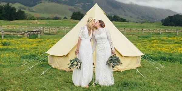 太甜蜜！因澳洲同性结婚不合法 两澳洲美女恋人飞往新西兰成婚（组图） - 3