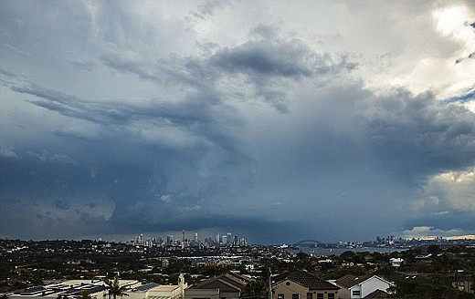 在悉尼“看海”！悉尼高峰期再遭雷暴大雨袭击 3.5万户民居彻夜断电！气象部门：雨要连下70天！ - 5
