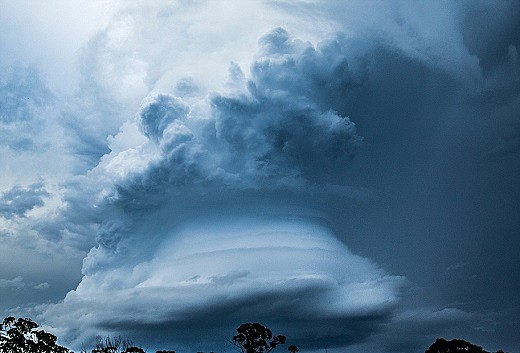 外星人驾UFO降临土澳？新州摄影师抓拍巨大碟形云 壮观到不可思议！ (图) - 2