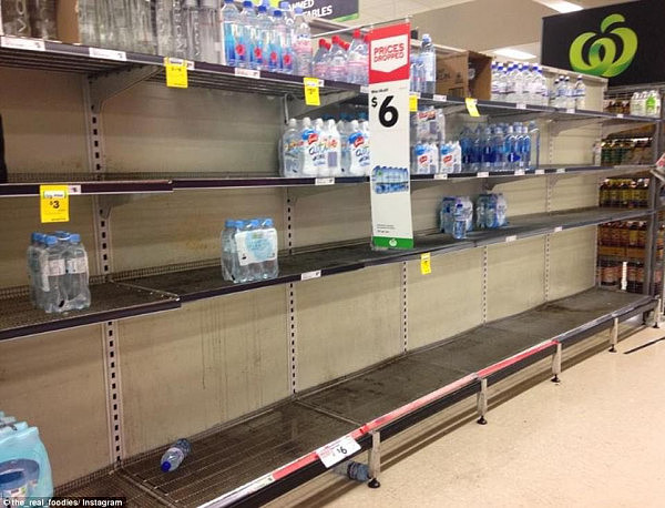 超强热带气旋Debbie即将登陆昆州 超市货架被一扫而空 上百所学校被关闭 州长警告：逃生窗口正在关闭！（视频） - 6