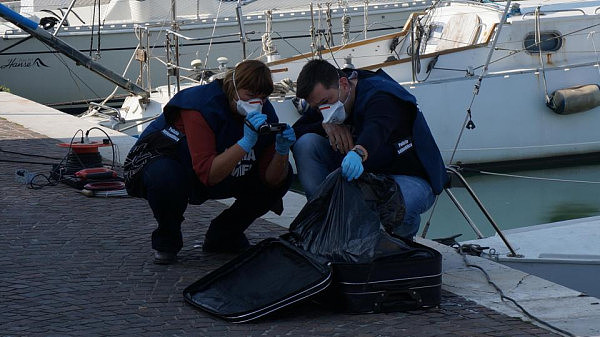 rimini_cadavere_smembrato_via_destra_del_porto_recupero_scientifica_25_marzo_foto_-_14jpg-js31168907.jpg,0