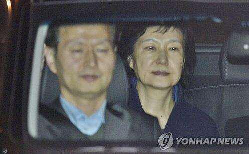 朴槿惠被押往看守所画面曝光，面容憔悴，成韩国史上入看守所前总统第三人（组图） - 8