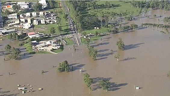新州北部地区强降雨引发洪水 6000多名居民被疏散 恐有民众丧生！ - 6