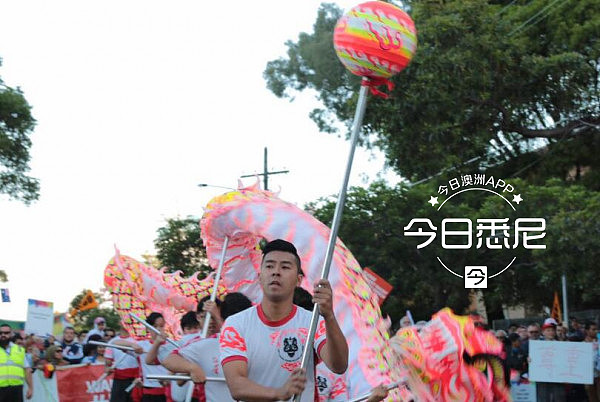 直播：上千华人走上街头，强烈抵制修改《反种族歧视法》18C！“反对种族主义！”“我们是一家人！”（视频） - 19