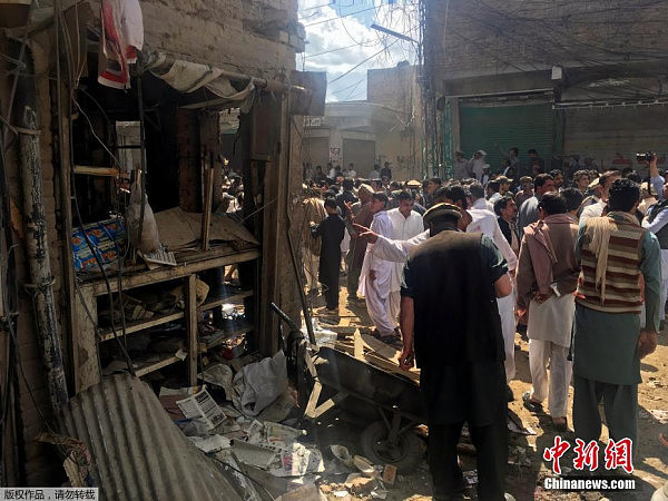 巴基斯坦一市场发生爆炸 近百人死伤 - 1