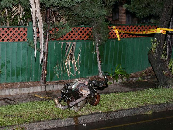 悉尼亚裔男酒后驾车撞毁电线杆候车亭 发动机被甩出30米远！(图) - 1