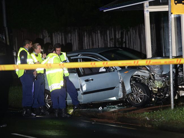 悉尼亚裔男酒后驾车撞毁电线杆候车亭 发动机被甩出30米远！(图) - 6
