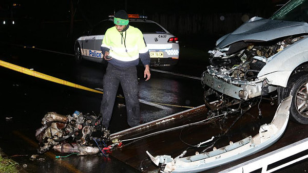 悉尼亚裔男酒后驾车撞毁电线杆候车亭 发动机被甩出30米远！(图) - 5